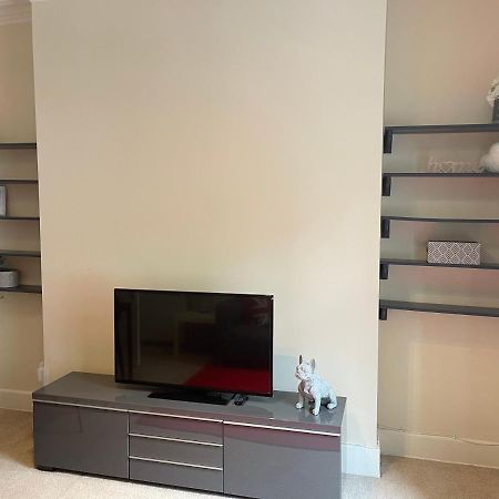 Beautiful 2 Bedroom Apartment- Prime Location, Aberdeen Centre Esterno foto