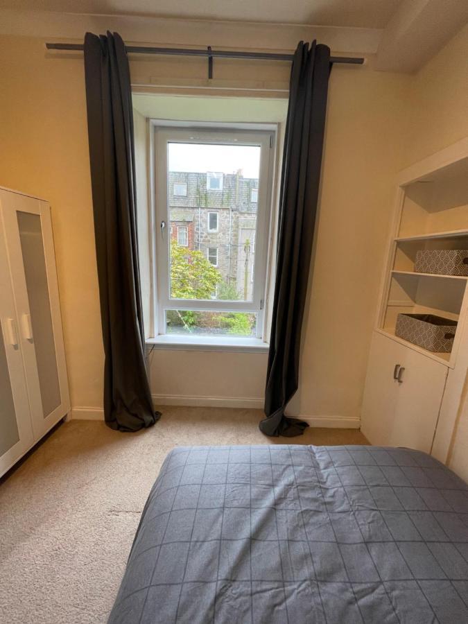 Beautiful 2 Bedroom Apartment- Prime Location, Aberdeen Centre Esterno foto