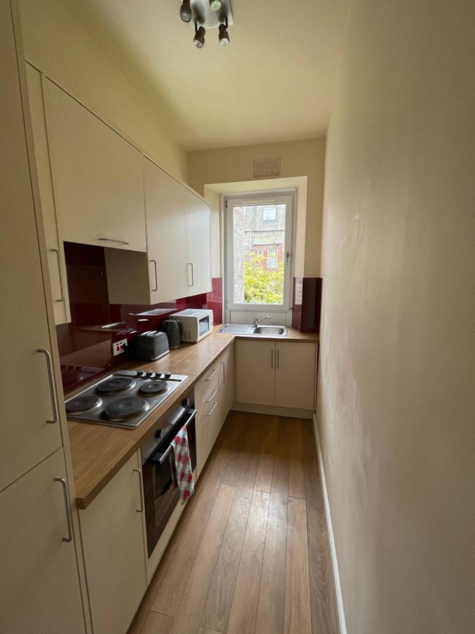 Beautiful 2 Bedroom Apartment- Prime Location, Aberdeen Centre Esterno foto