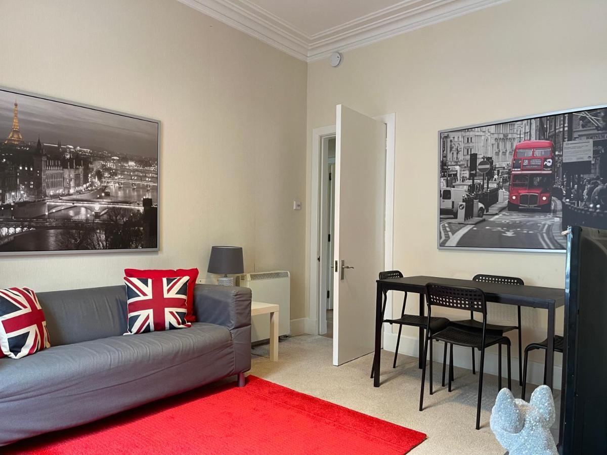Beautiful 2 Bedroom Apartment- Prime Location, Aberdeen Centre Esterno foto
