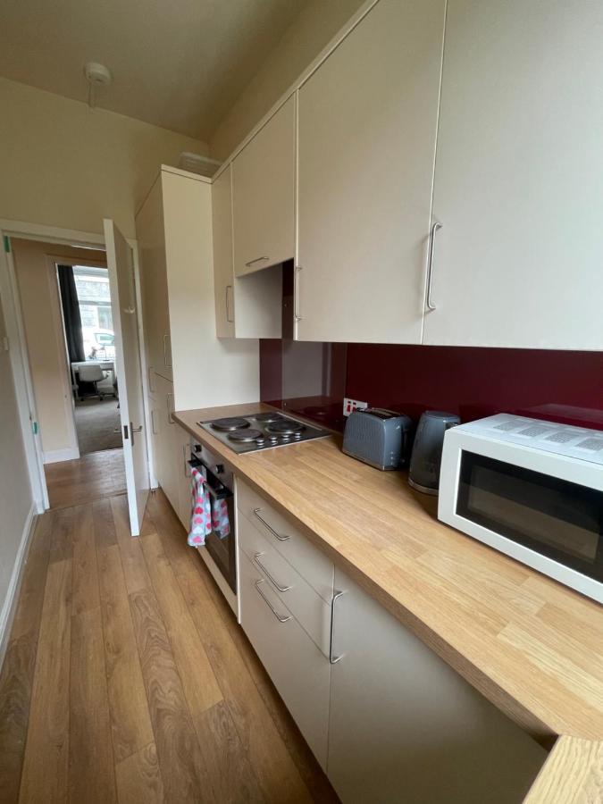 Beautiful 2 Bedroom Apartment- Prime Location, Aberdeen Centre Esterno foto