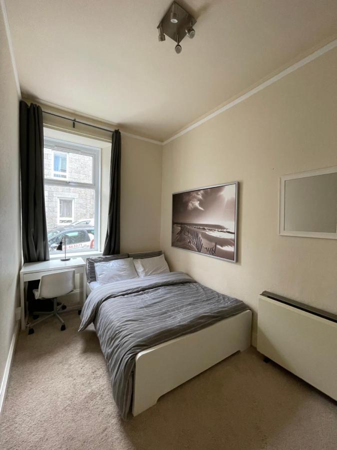 Beautiful 2 Bedroom Apartment- Prime Location, Aberdeen Centre Esterno foto